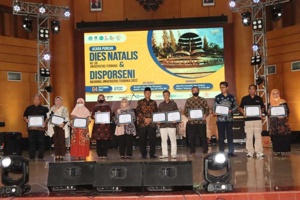 38 Tahun Universitas Terbuka: Bangkit Dan Maju Bersama Dalam Tatanan ...